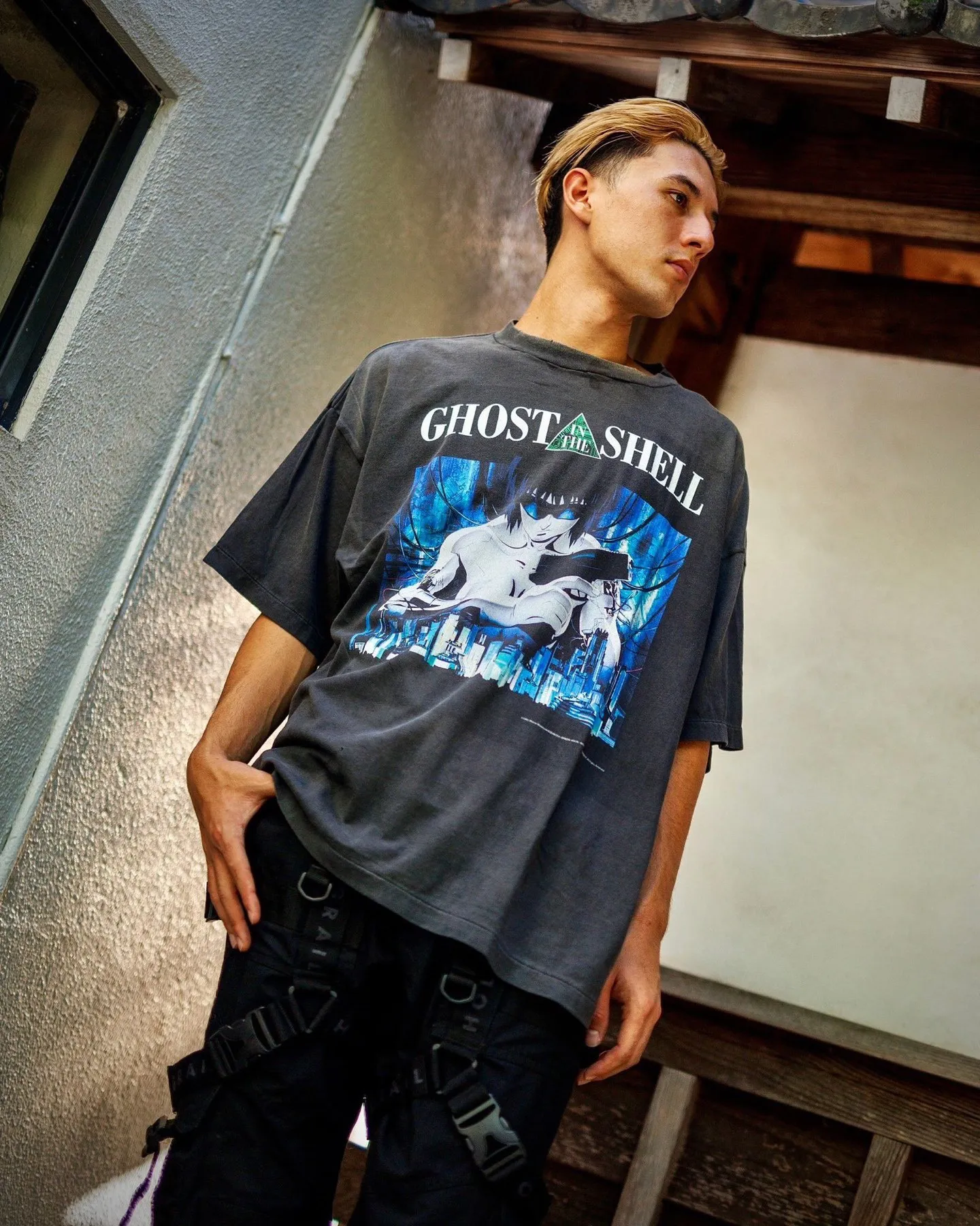 GHOST IN THE SHELL x SAINT Mxxxxxx SS TEE/BLK Classic big IP Ghost in the Shell co-branded model Sunglasses Motoko/Motoko character TEE Washed black S-XL Look for the cylindrical fabric without side seams. The opening is almost meaningless. Asut ready-made garments dyed. The whole piece is sprayed with Ma Liu. Re-spray heavy areas to fade. The collar and cuffs are frayed. Many places are broken. Oversized printing bits. Authentic level restored. Customized joint main mark/wash mark/with little angel anti-counterfeiting mark